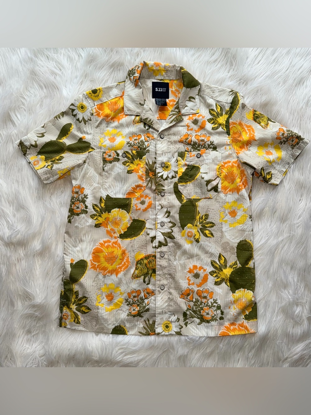 5.11 Tactical Men’s Small Hog Hunter’s Cream Floral Short-Sleeve Button Up Shirt